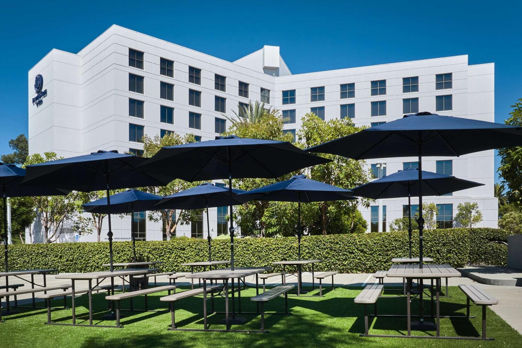 Doubletree By Hilton Irvine Spectrum Exterior photo