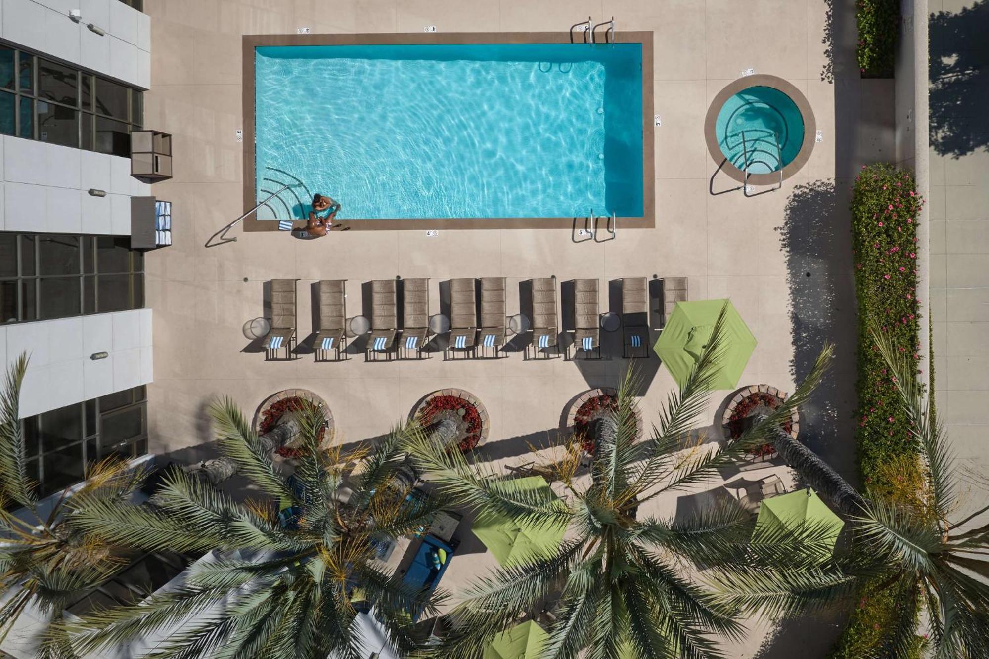 Doubletree By Hilton Irvine Spectrum Exterior photo